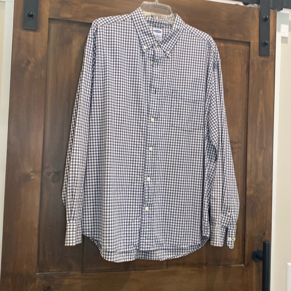 E151-Men's EUC Old Navy shirt Sz. Large Button Up Plaid